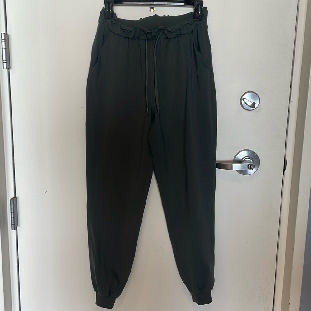Lululemon high rise stretch jogger